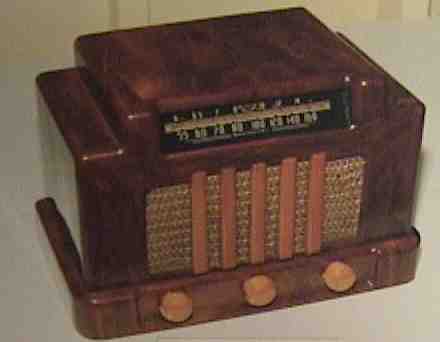 The Farmer's Old Radios - A